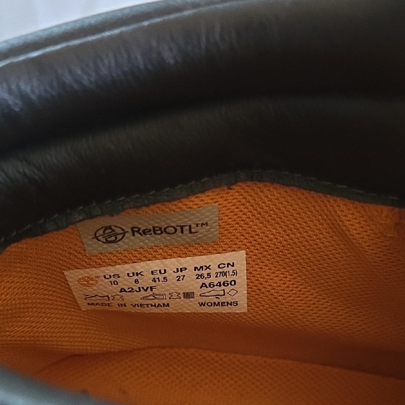 Timberland Tan Boots with Red Laces - Picture 4 of 4